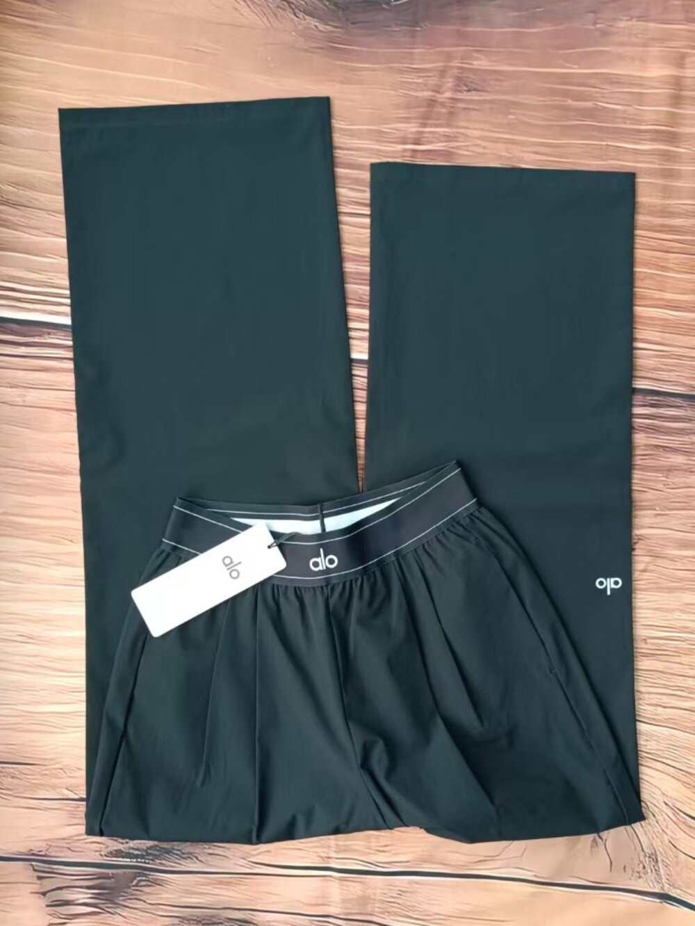 Brand new Alo Yoga Suit Up Trouser black regular with tags 🤍 - Picture 2 of 10